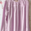 b353ec69-a23d-482d-affc-698290c39597 (1) Bluzas lila con bordados