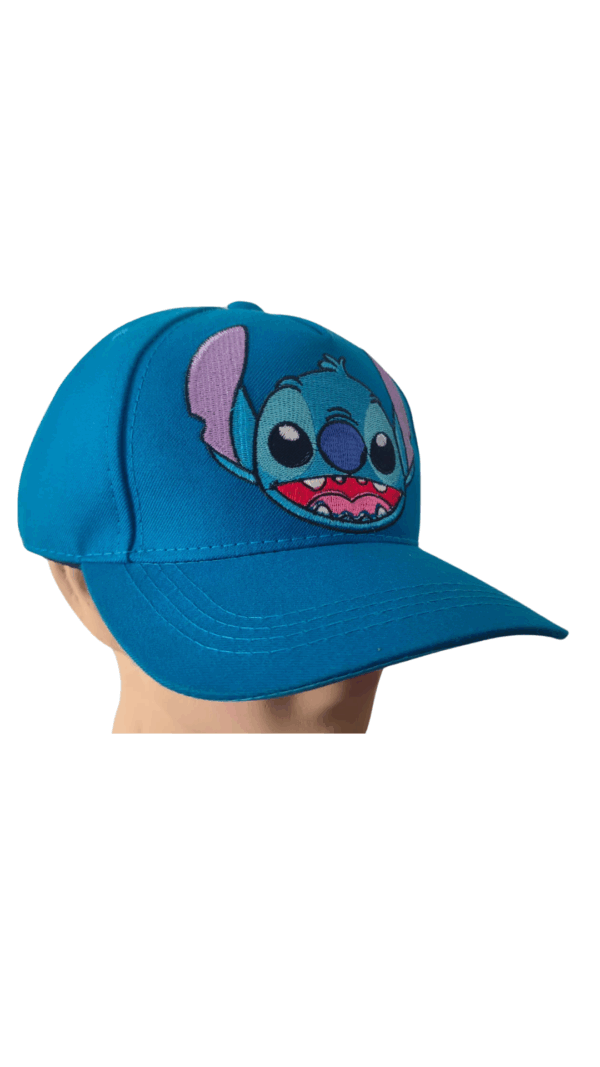Gorra azul con el personaje Stich.